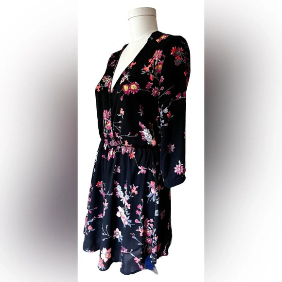 NWOT Lush Kendal Floral Faux Wrap Dress, Black Floral, Medium, fall colors - Picture 4 of 12